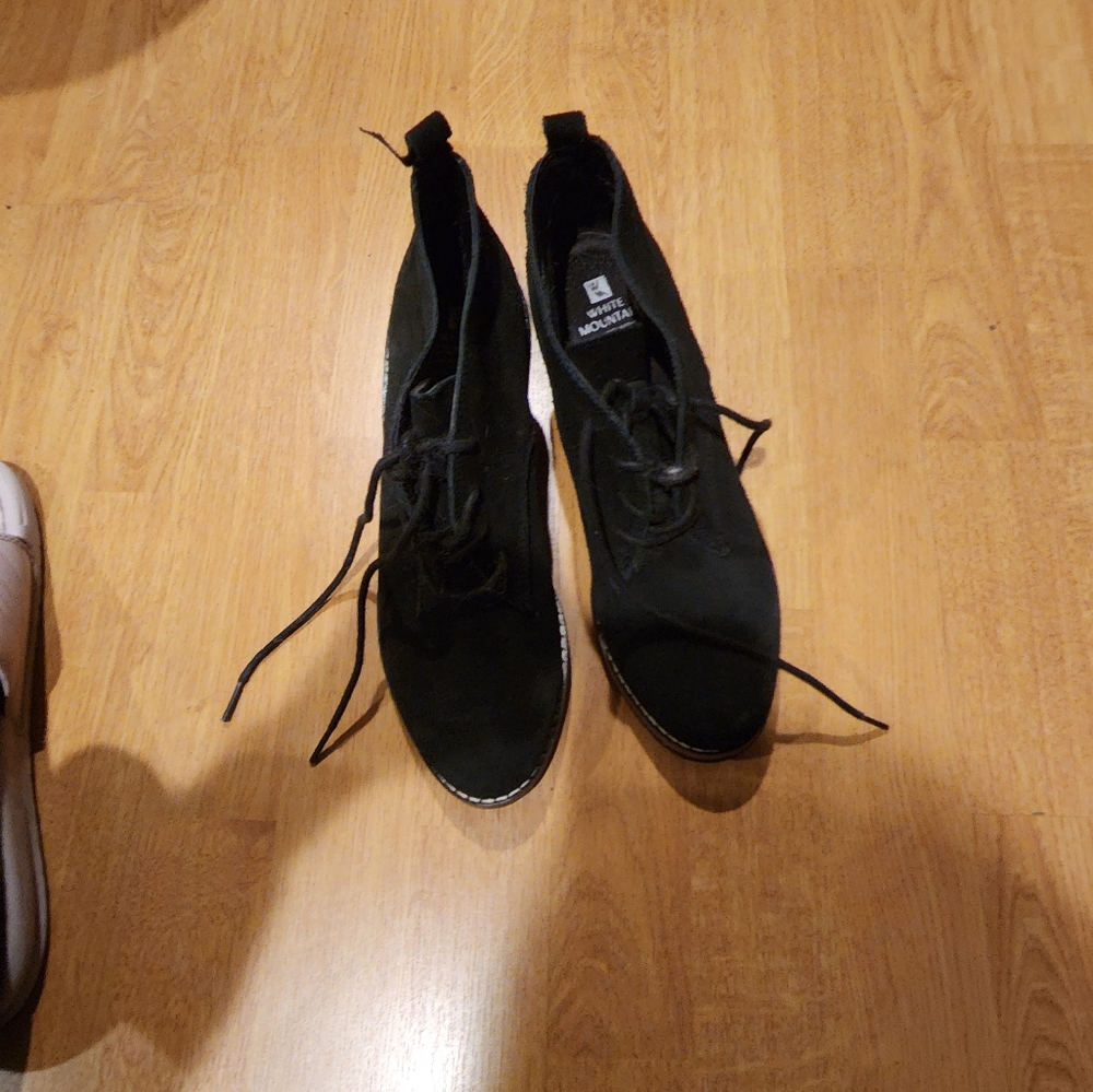 White Mountain wedge shoe